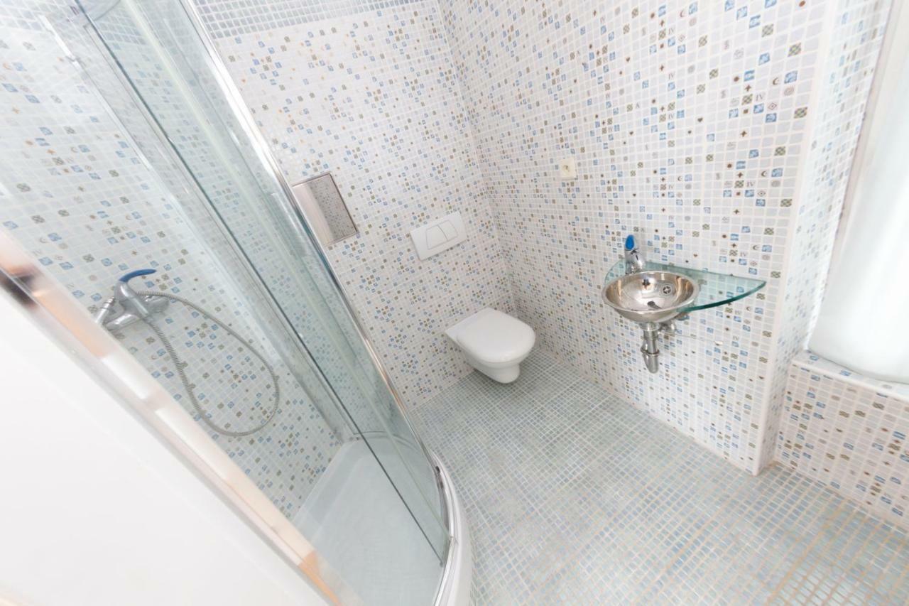 פראג Romantic Studio With Jacuzzi מראה חיצוני תמונה